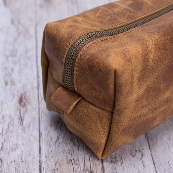 SOLD OUT • L  Premium Leather Dopp Kit Makeup Bag - Picture 5 of 6